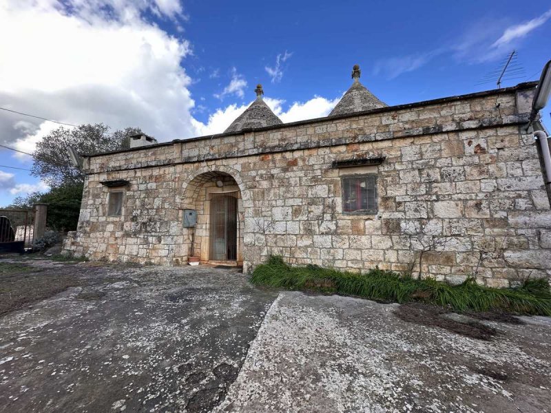 Сельский дом в Остуни